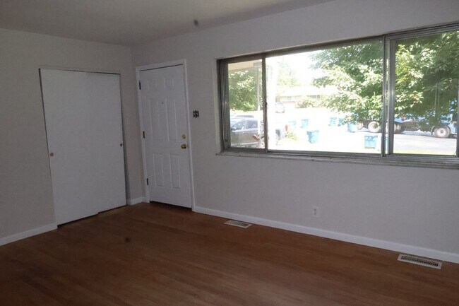 Building Photo - 414 S Cadillac Dr