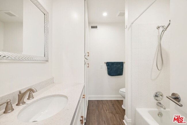 Building Photo - 1329 Avenida de Cortez