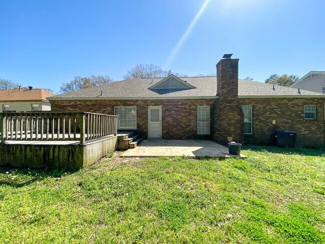 Building Photo - 3 bed, 2 bath home with access to 79 and 40.