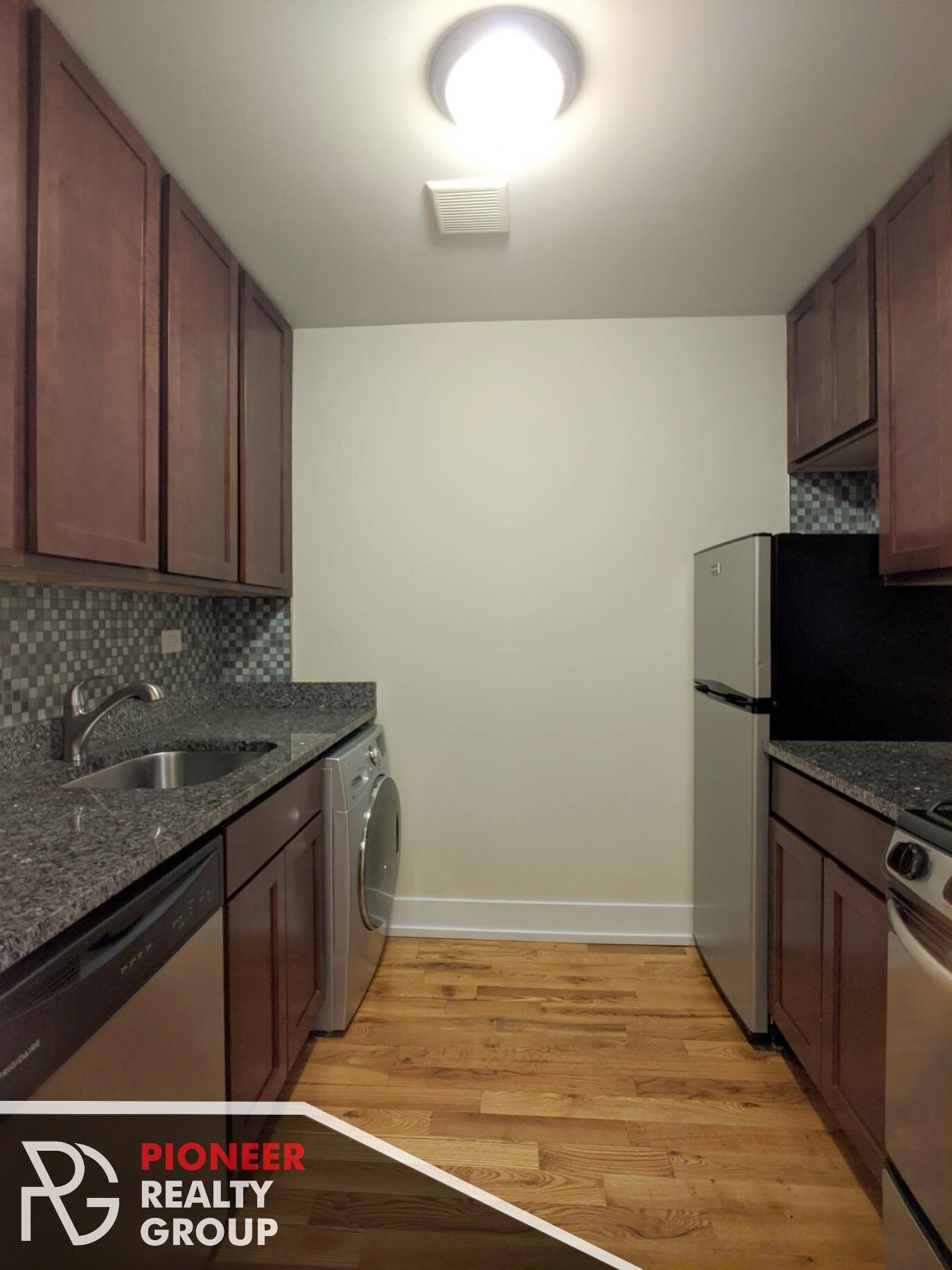 Building Photo - 563 W Arlington Pl
