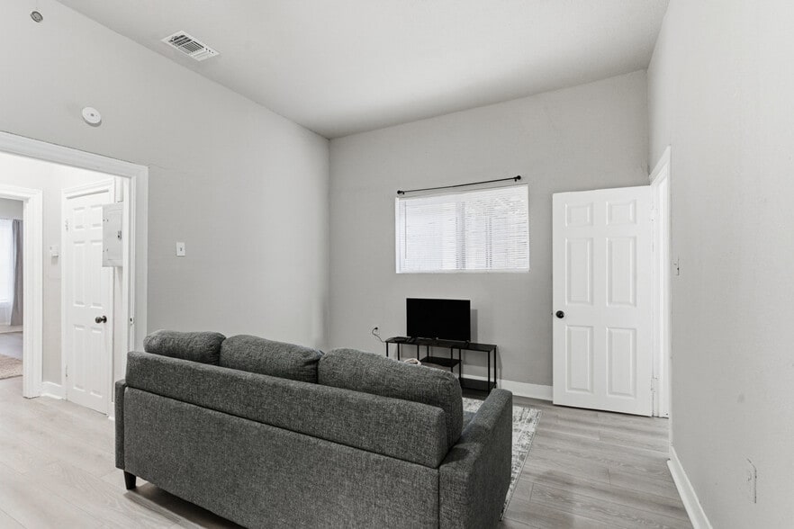 Building Photo - 314 West Cevallos-SI ID1363386P