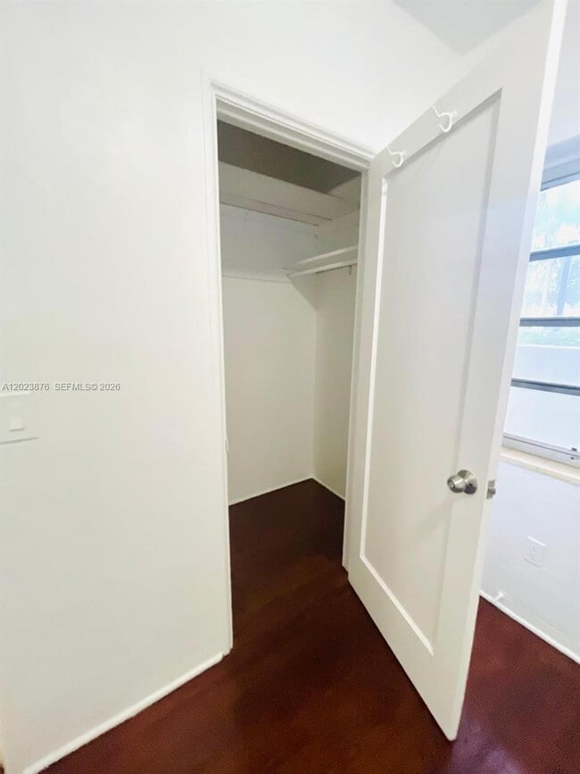 Building Photo - 1020 SW 36th Ct