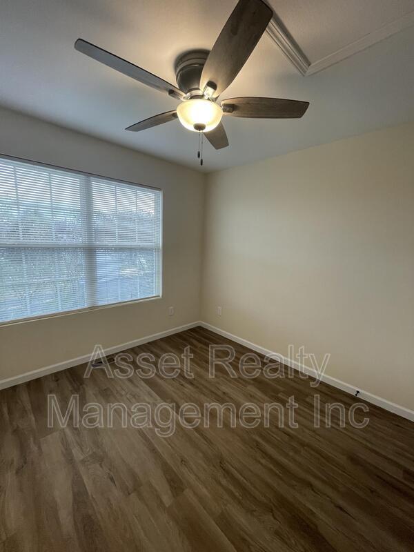 Building Photo - 923 Warrior Hill Dr