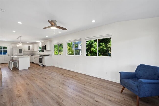 Building Photo - 36 Pokoa Pl