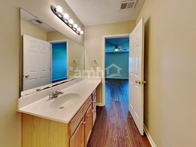 Building Photo - 2021 Clipstone Drive