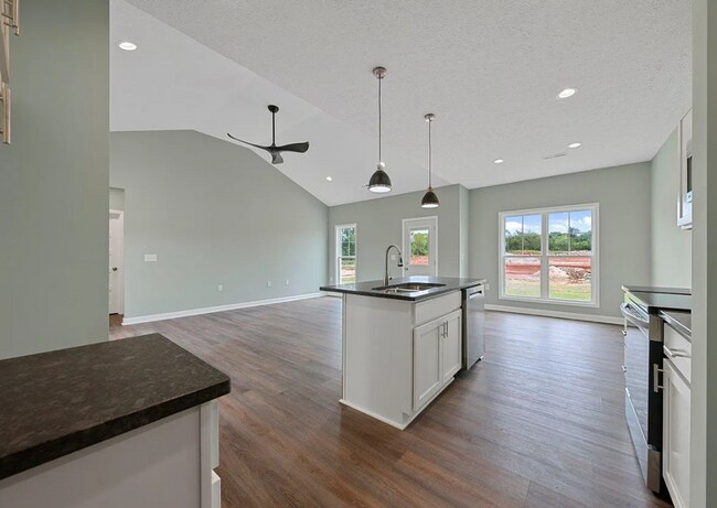 Building Photo - 2583 Cedrus Ave