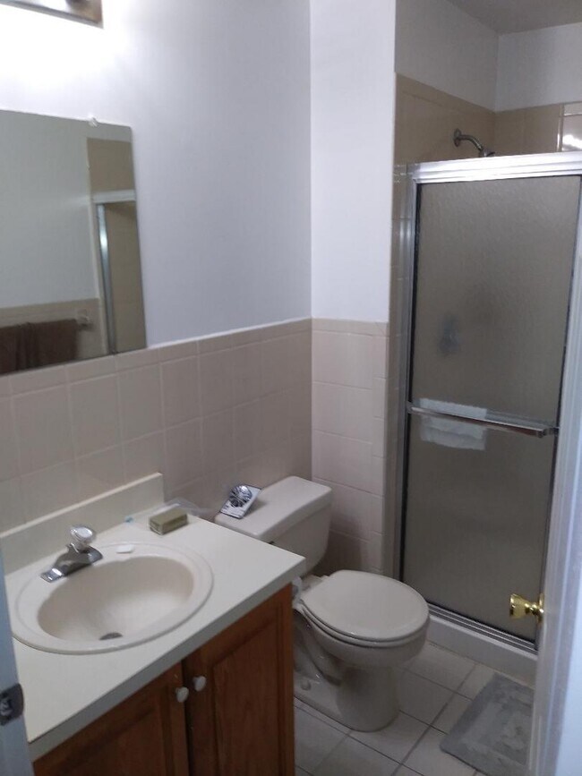 Building Photo - 424 Lackland Ave