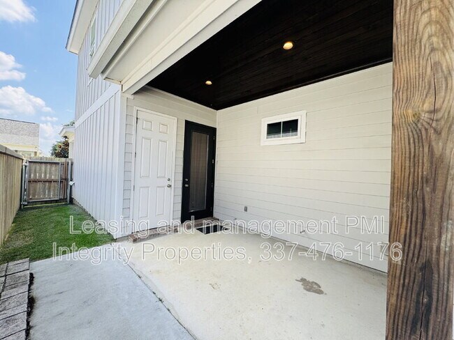 Building Photo - 113 Oak Village Dr