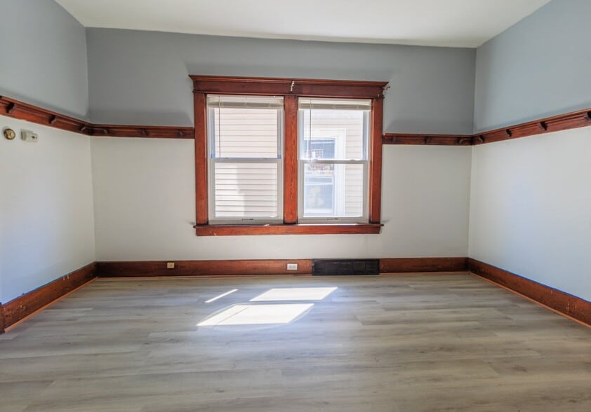 Building Photo - 159 Royal Ave