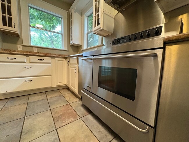 Building Photo - 500 S Eola Dr