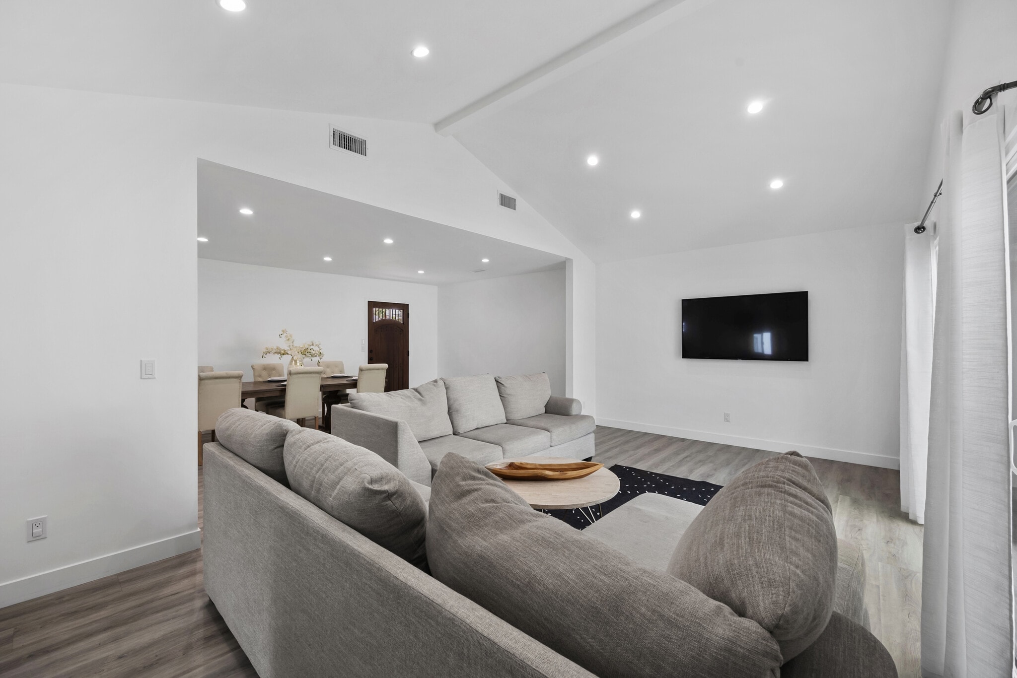 Building Photo - 18015 Collins St