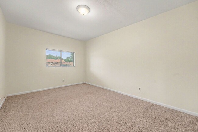 Building Photo - 76 Newland Ct
