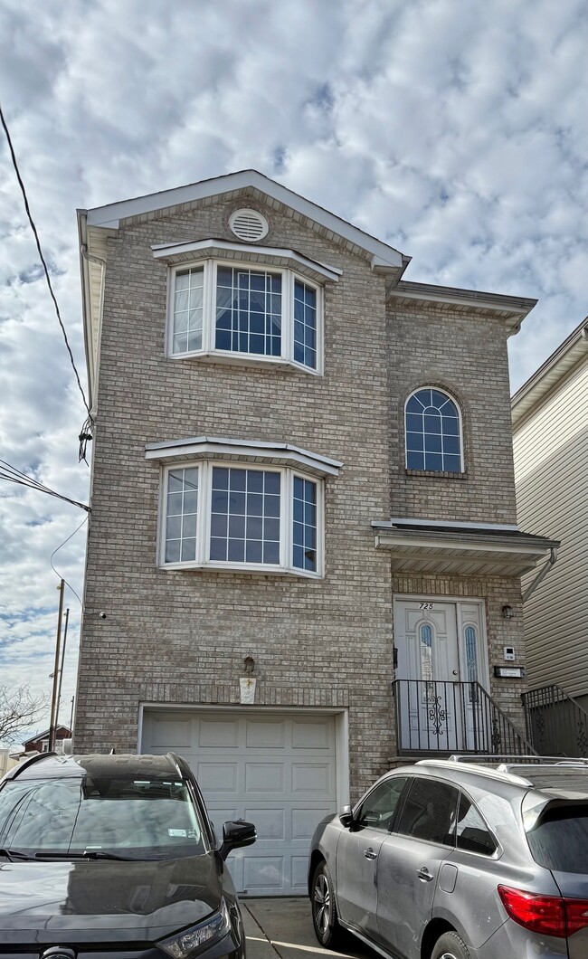 Building Photo - 725 Jersey St