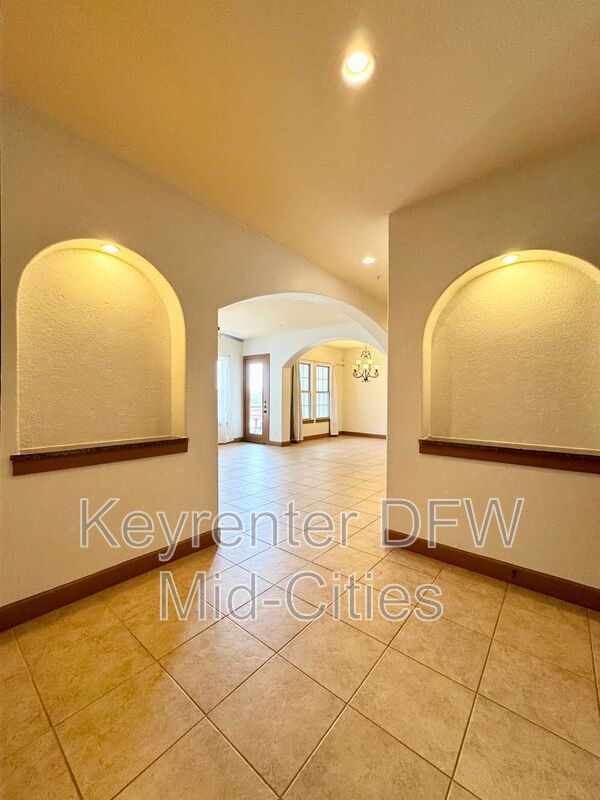 Building Photo - 6631 Via Positano