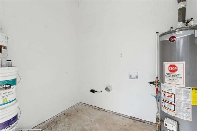 Building Photo - 269 Elks St