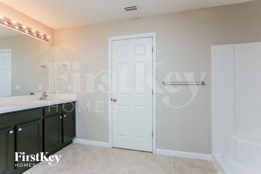 Building Photo - 461 SW Kestor Dr