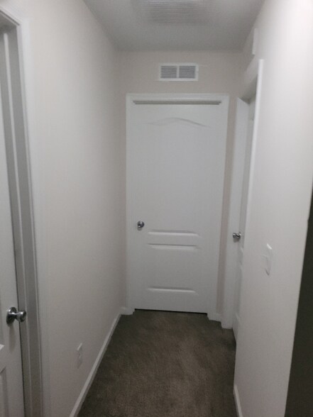 Building Photo - 327 Webster St