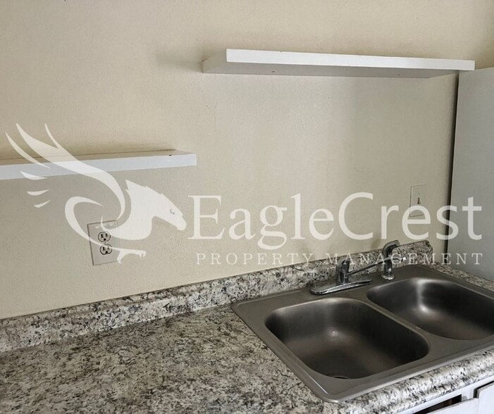 Building Photo - 320NEC