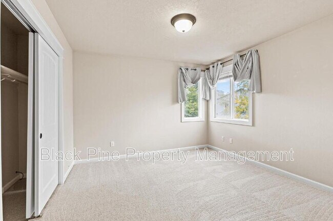 Building Photo - 1729 S Eagleson Rd