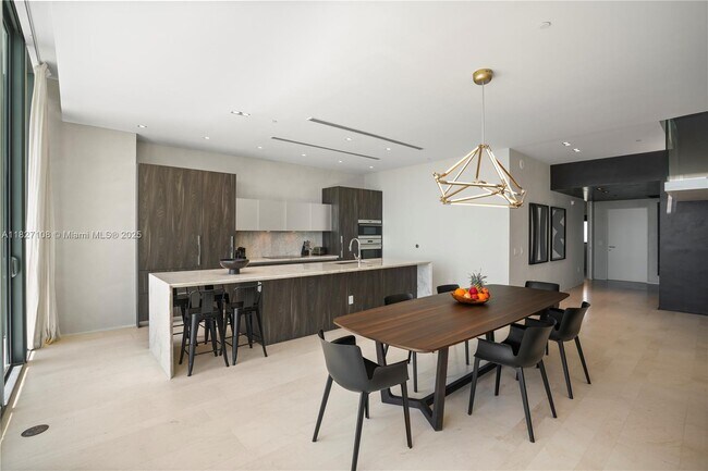 Building Photo - 650 NE 32nd St