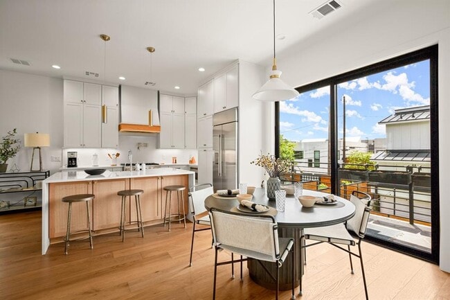 Building Photo - 2005 E 8th St