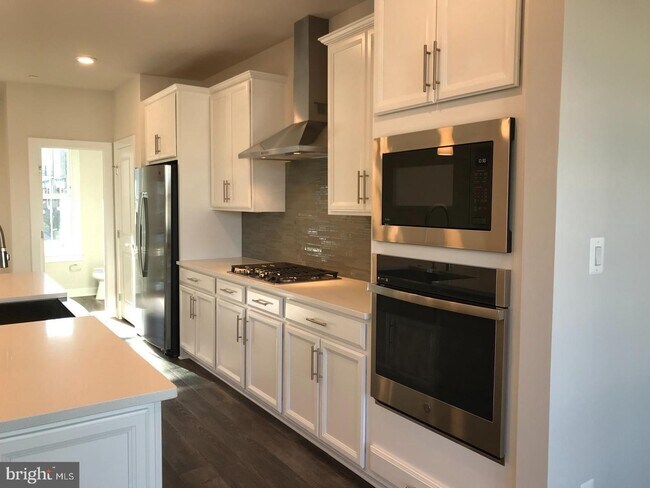 Building Photo - 12992 Hattontown Square