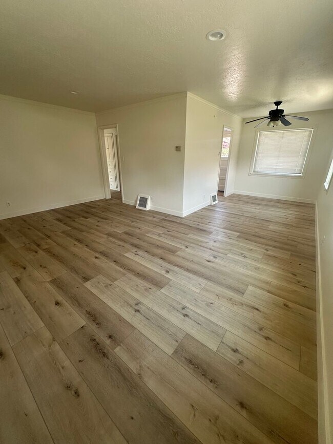 Building Photo - Adorable Home!!!