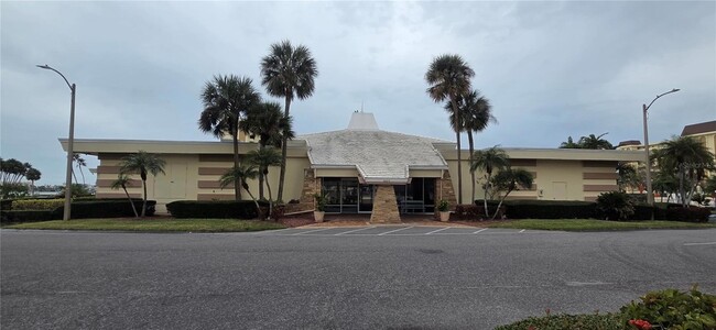 Building Photo - 4550 Cove Cir