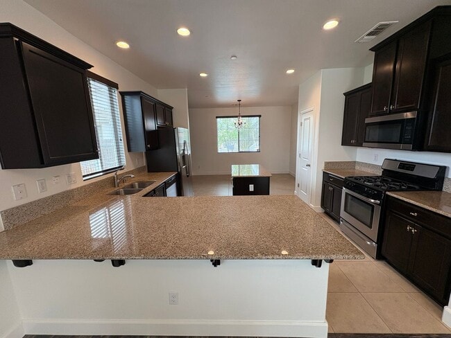 Building Photo - Tulare Home coming soon!