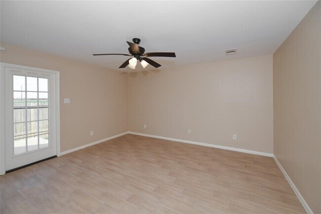 Building Photo - 1001 Strawberry Ridge Dr