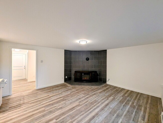 Building Photo - 1bd/1ba Brier Condo