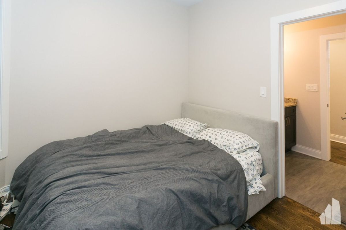 Building Photo - 1218 W Diversey Pkwy