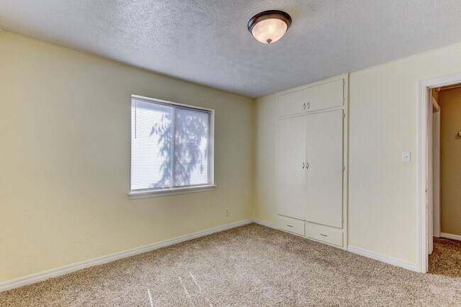Building Photo - 4172 NW 23rd St