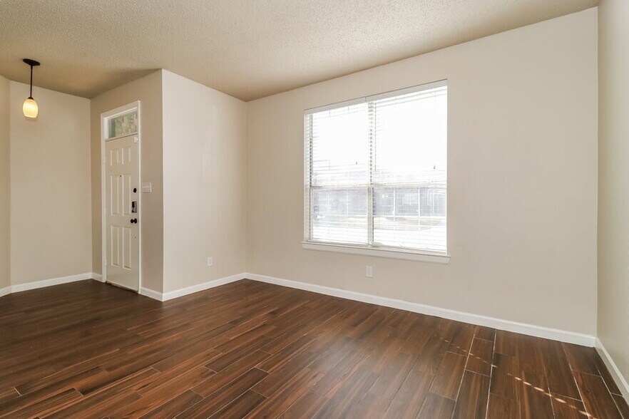 Building Photo - 8821 Pedernales Trail