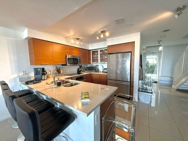 Building Photo - 139 NE 32nd St