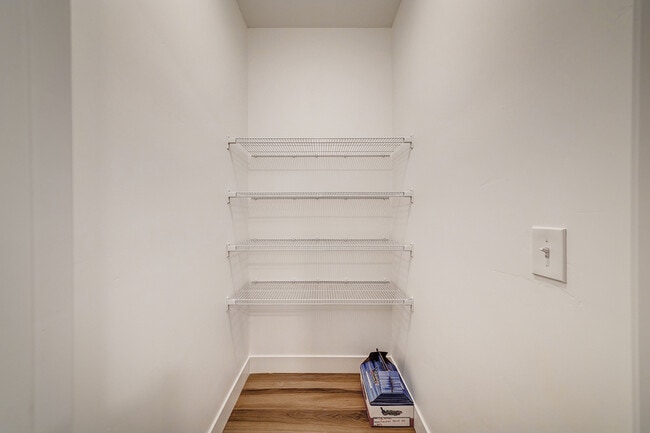 Building Photo - 665 N 380 W