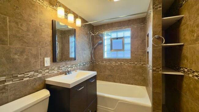 Building Photo - 7127 S Ridgeway Ave