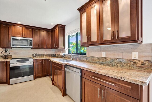 Building Photo - Boca Raton Beautifully Updated 4 Bedroom Pool Home