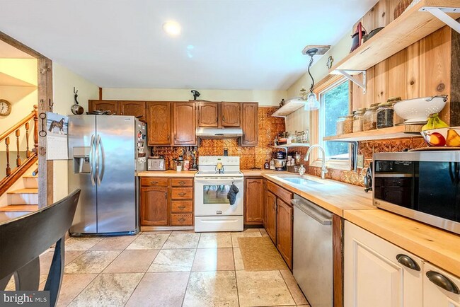 Building Photo - 7221 Hillview Dr