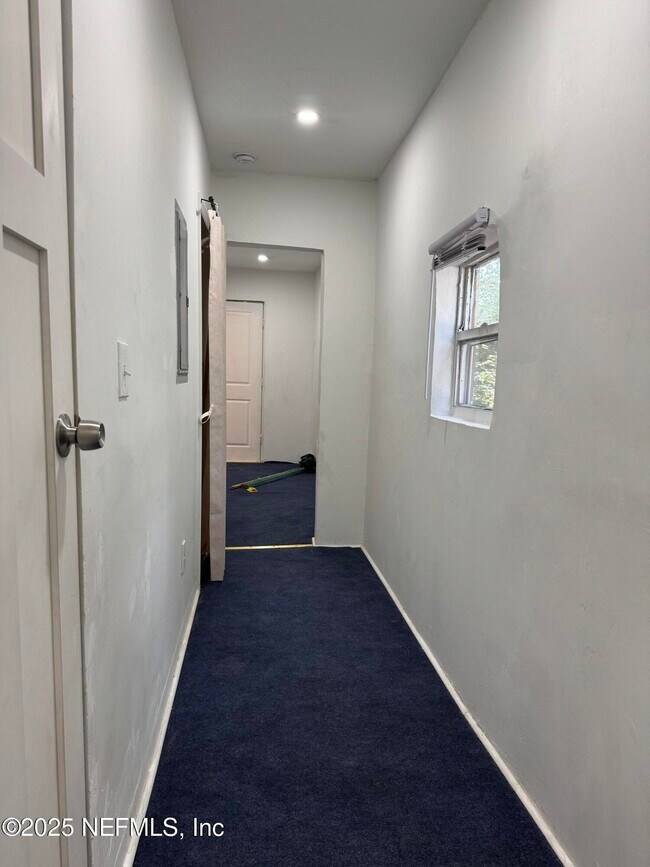 Building Photo - 946 Spearing St