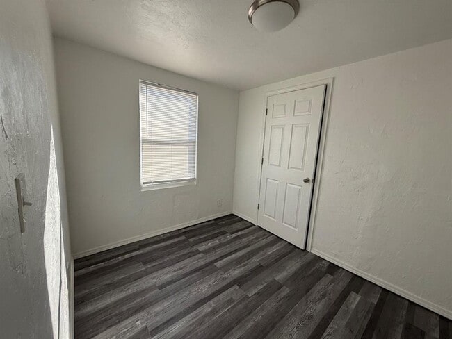 Building Photo - 4400 NE 16th Terrace