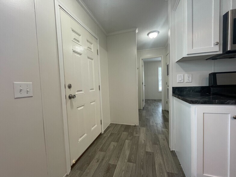 Building Photo - 38171 Ducharme Dr