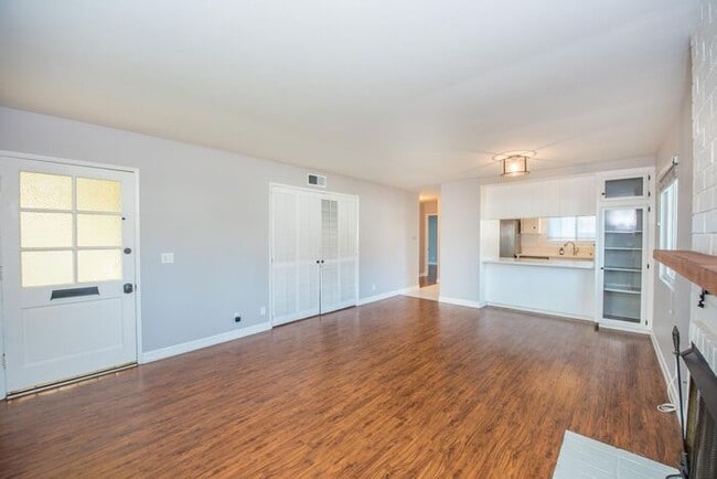 Building Photo - Walk to the Beach