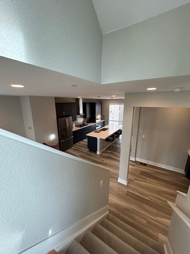 Building Photo - Beautiful 2 Bed + Office + 2.5 Bath home i...