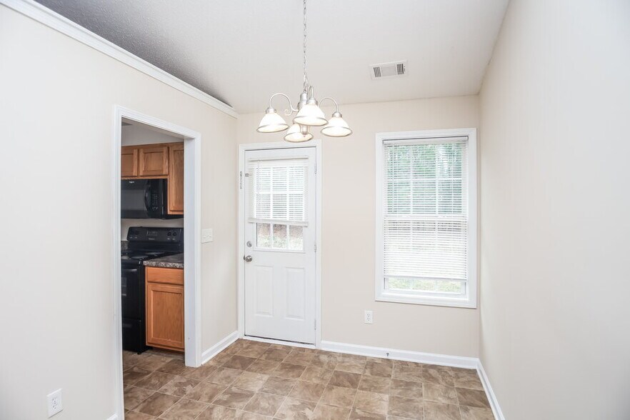Building Photo - 43 Thorn Thicket Way