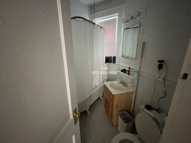 Building Photo - NO FEE***SEPT Incredible 1bed in Allston! ...