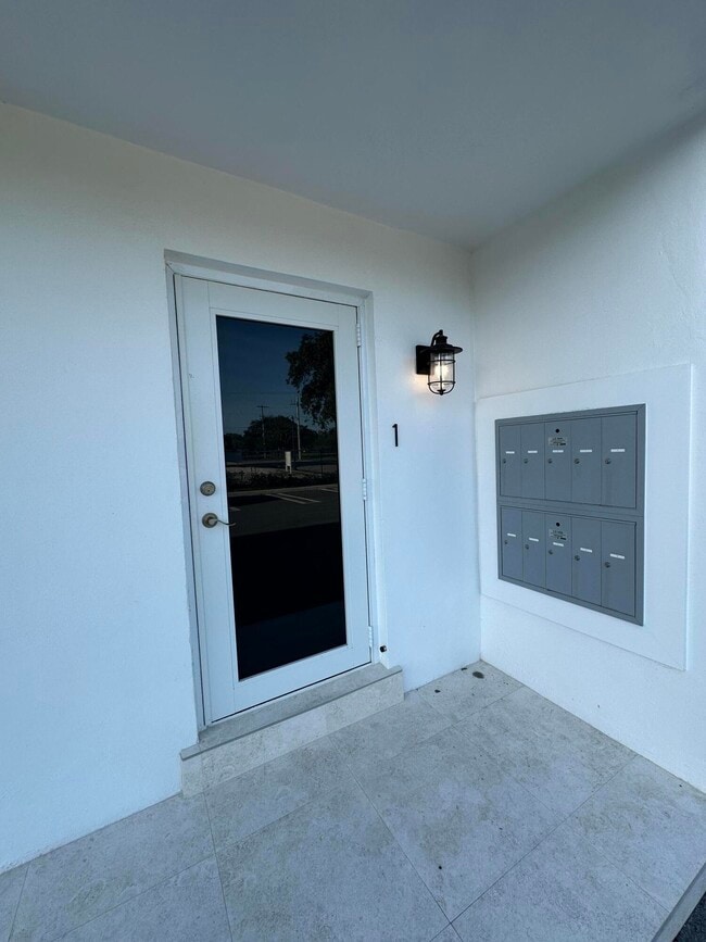 Building Photo - 238 SE 1st Ave