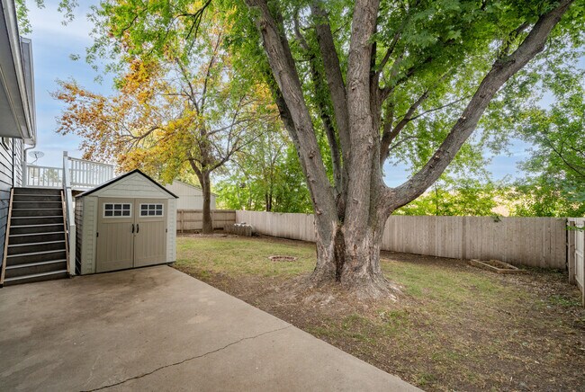 Building Photo - 408 Maple St