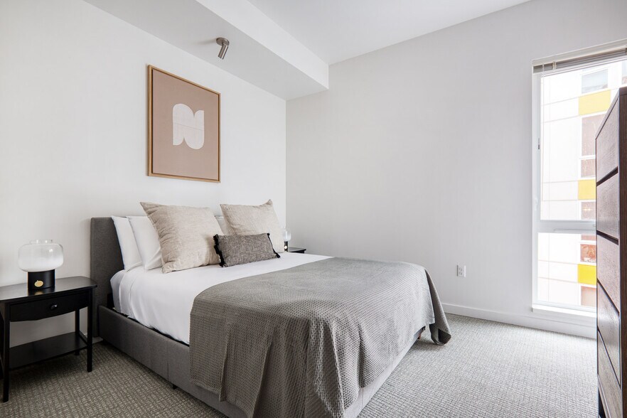 Building Photo - 12269 NE 12th Ln