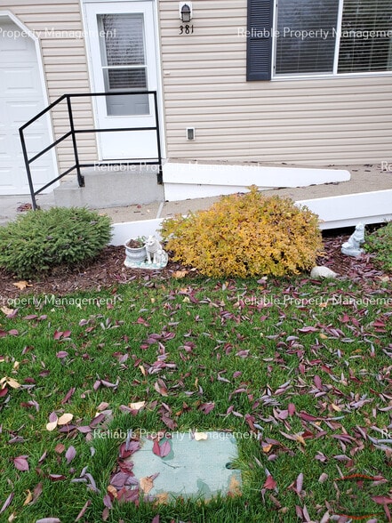 Building Photo - 381 W 1st S